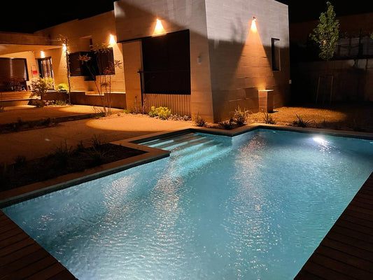 como iluminar una piscina